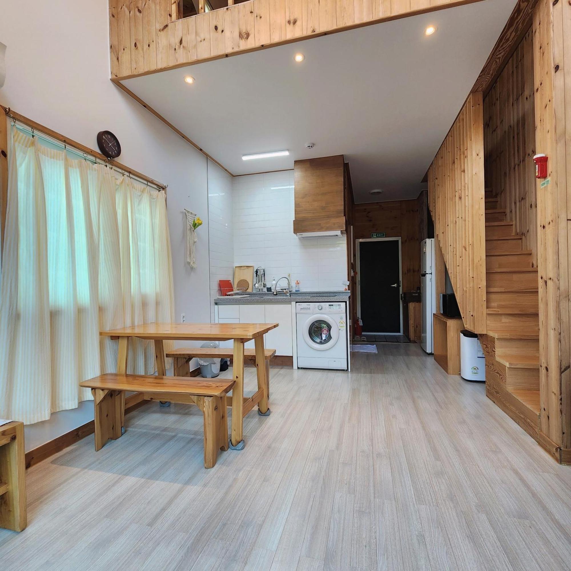 סאוגוויפו Jeju 542 Pension מראה חיצוני תמונה